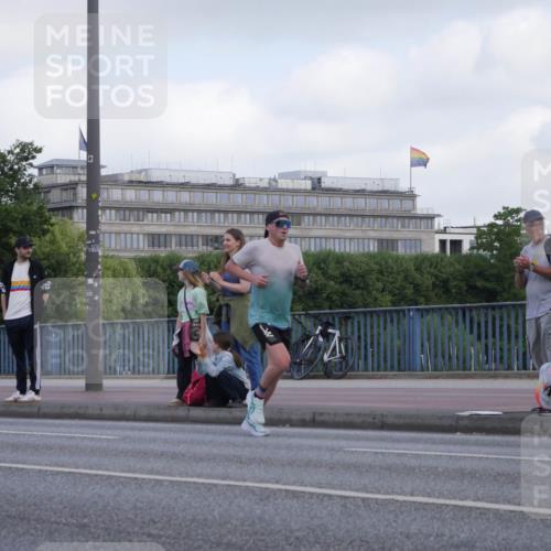 29.06.2025 - hella hamburg halbmarathon Luisa Fischer http://msf.ph/oto/8443178 29.06.2025 09:44:10 Kennedybrücke 14652, 1241, 2604, 10485 meine-sportfotos.de