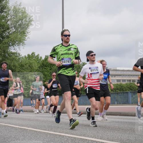 29.06.2025 - hella hamburg halbmarathon Luisa Fischer http://msf.ph/oto/8443182 29.06.2025 10:25:00 Kennedybrücke 15404, 76, 9635, 3826, 284, 10787, 11424, 958, 8959, 9, 2529, 6103, 1072, 1158, 1191, 1250, 1668, 1958, 2529, 2815, 2841, 3606, 3825, 3826, 4046, 4289, 5412, 5641, 6103, 7612, 7672, 8860, 8896, 8959, 9002, 9062, 9326, 9483, 9635, 10787 meine-sportfotos.de