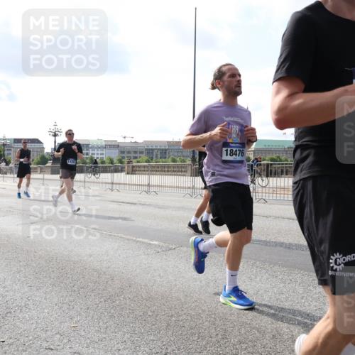 29.06.2025 - hella hamburg halbmarathon Lena Gebhardt http://msf.ph/oto/8443187 29.06.2025 09:53:08 Lombardsbrücke 6081, 14351, 18476, 1012, 1070, 1163, 1176, 1391, 1415, 1466, 1558, 1613, 1735, 1750, 1759, 1782, 2048, 2189, 2213, 2233, 2234, 2590, 2788, 2970, 3021, 3098, 3109, 3124, 3304, 3907, 3917, 3928, 4080, 4091, 4277, 4497, 4553, 4691, 4933, 4981, 4997, 5007, 5022, 5132, 5476, 5477, 5623, 5624, 5682, 6081, 6152, 6203, 6460, 6712, 6716, 7005, 7093, 7147, 7191, 7204, 7322, 7325, 7450, 7451, 7599, 7765, 7843, 8063, 8145, 8467, 8664, 9126 meine-sportfotos.de