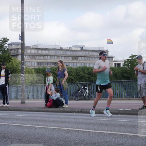 29.06.2025 - hella hamburg halbmarathon Luisa Fischer http://msf.ph/oto/8443191 29.06.2025 09:44:10 Kennedybrücke 1241, 2604, 10485 meine-sportfotos.de