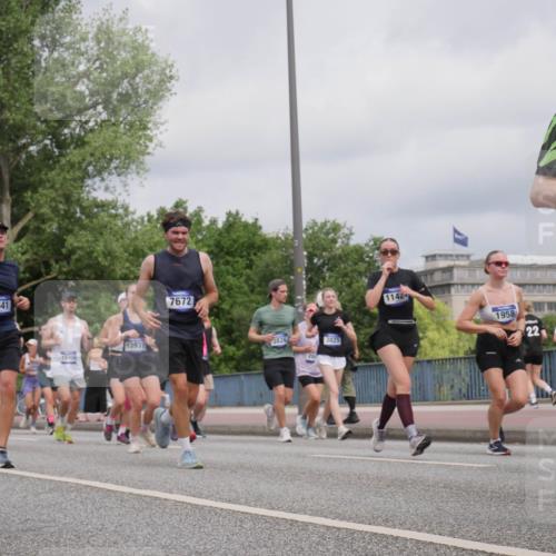 29.06.2025 - hella hamburg halbmarathon Luisa Fischer http://msf.ph/oto/8443199 29.06.2025 10:25:00 Kennedybrücke 5641, 15404, 13937, 7672, 3826, 3825, 1142, 1958, 22, 1072, 1158, 1191, 1250, 1668, 1958, 2529, 2815, 2841, 3606, 3825, 3826, 4046, 4289, 5412, 5641, 6103, 7612, 7672, 8860, 8896, 8959, 9002, 9062, 9326, 9483, 9635, 10787 meine-sportfotos.de