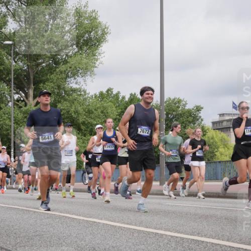 29.06.2025 - hella hamburg halbmarathon Luisa Fischer http://msf.ph/oto/8443201 29.06.2025 10:25:01 Kennedybrücke 10921, 1616, 5641, 15404, 88, 13937, 7672, 3826, 3825, 1142, 1072, 1158, 1191, 1250, 1668, 1958, 2529, 2815, 2841, 3606, 3825, 3826, 4046, 4289, 5412, 5641, 6103, 7375, 7612, 7672, 8860, 8896, 8959, 9002, 9062, 9326, 9483, 9635, 10787 meine-sportfotos.de