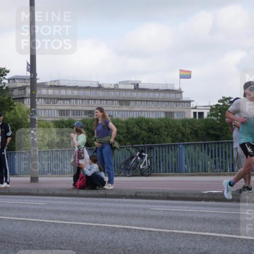 29.06.2025 - hella hamburg halbmarathon Luisa Fischer http://msf.ph/oto/8443210 29.06.2025 09:44:10 Kennedybrücke 1241, 2604, 10485 meine-sportfotos.de
