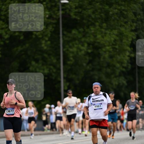 29.06.2025 - hella hamburg halbmarathon Dr. Thomas Lammeyer http://msf.ph/oto/8443218 29.06.2025 10:57:31 Kennedybrücke 2291, 2420, 2983, 4595, 6044, 7032, 7039, 7690, 7890, 8414, 9368, 10080, 10417, 10490, 10568, 10879, 10981, 11268 meine-sportfotos.de
