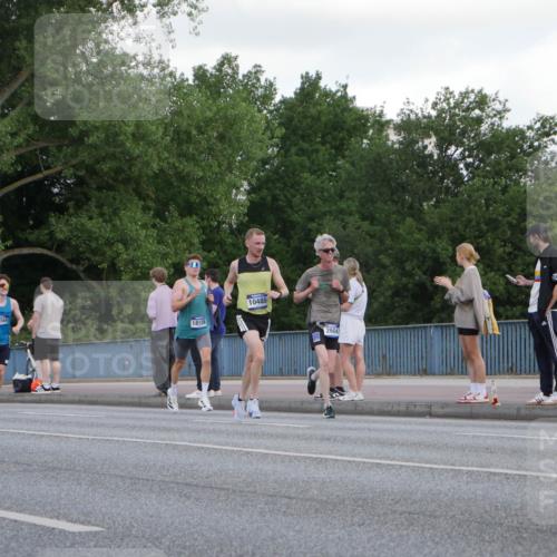 29.06.2025 - hella hamburg halbmarathon Luisa Fischer http://msf.ph/oto/8443229 29.06.2025 09:44:15 Kennedybrücke 18569, 18124, 10485, 2604, 2604, 10485 meine-sportfotos.de