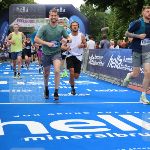 29.06.2025 - hella hamburg halbmarathon Strokosch-Dieckow http://msf.ph/oto/8443245 29.06.2025 10:49:23 Ziel 1342, 1476, 2878, 4183, 4185, 6158, 8437, 8689, 8813, 10053, 10189, 11339, 11779, 11819, 12094, 12670, 13269, 14526, 14838, 15422, 15784, 15894, 15966, 16891, 18476, 18887, 18960 meine-sportfotos.de