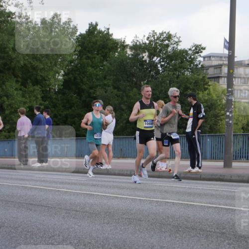 29.06.2025 - hella hamburg halbmarathon Luisa Fischer http://msf.ph/oto/8443250 29.06.2025 09:44:16 Kennedybrücke 18569, 18124, 10485, 2604, 2604, 10485 meine-sportfotos.de