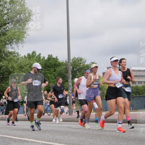 29.06.2025 - hella hamburg halbmarathon Luisa Fischer http://msf.ph/oto/8443255 29.06.2025 10:25:06 Kennedybrücke 900, 17155, 9002, 7375, 2894, 1616, 1843, 1158, 1269, 1668, 2009, 3825, 3826, 4046, 4289, 5641, 7375, 7612, 7672, 8431, 8860, 8896, 9002, 9062, 9327, 9635, 9788 meine-sportfotos.de