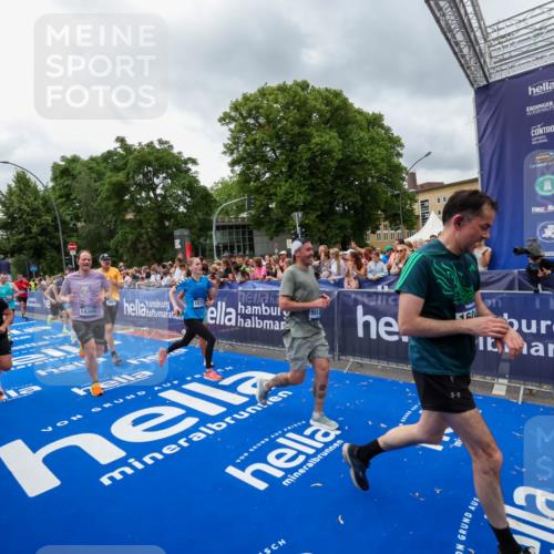 29.06.2025 - hella hamburg halbmarathon Zöllner http://msf.ph/oto/8443294 29.06.2025 10:56:50 Ziel 2378, 3836, 8825, 8996, 13816, 14369, 14461, 15134, 15431, 15712, 16008, 16009, 16043, 16121, 16679, 17133, 18634 meine-sportfotos.de
