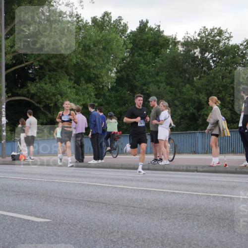 29.06.2025 - hella hamburg halbmarathon Luisa Fischer http://msf.ph/oto/8443300 29.06.2025 09:44:23 Kennedybrücke 14113, 2618 meine-sportfotos.de