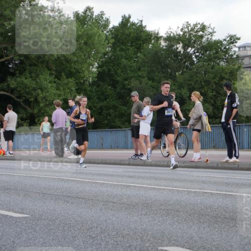 29.06.2025 - hella hamburg halbmarathon Luisa Fischer http://msf.ph/oto/8443306 29.06.2025 09:44:23 Kennedybrücke 14113, 2618 meine-sportfotos.de