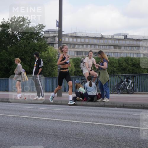 29.06.2025 - hella hamburg halbmarathon Luisa Fischer http://msf.ph/oto/8443344 29.06.2025 09:44:25 Kennedybrücke  meine-sportfotos.de