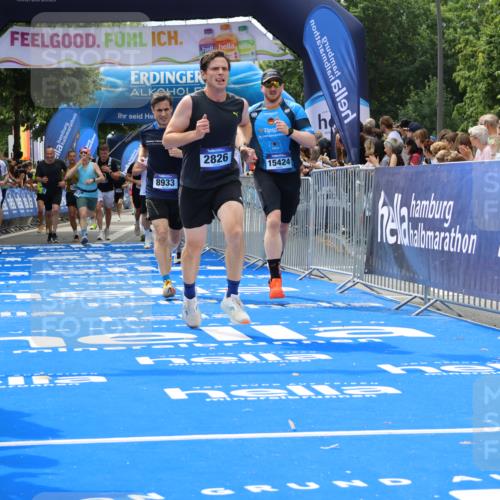 29.06.2025 - hella hamburg halbmarathon Strokosch-Dieckow http://msf.ph/oto/8443368 29.06.2025 10:40:05 Ziel 2826, 3547, 4381, 5007, 5050, 5375, 5409, 5508, 5916, 6080, 7495, 8933, 10968, 11731, 12091, 13514, 13667, 15424, 17973, 18979 meine-sportfotos.de