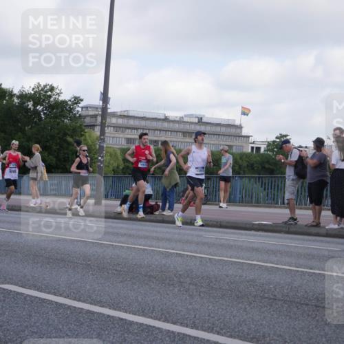 29.06.2025 - hella hamburg halbmarathon Luisa Fischer http://msf.ph/oto/8443462 29.06.2025 09:44:43 Kennedybrücke 1907, 11078, 16615, 13913, 5612, 7331, 7855, 9269, 10468 meine-sportfotos.de