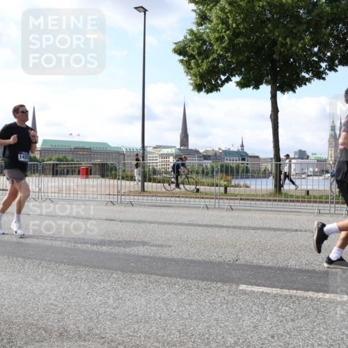 29.06.2025 - hella hamburg halbmarathon Lena Gebhardt http://msf.ph/oto/8443473 29.06.2025 09:53:09 Lombardsbrücke 14351, 1012, 1070, 1163, 1176, 1391, 1466, 1558, 1613, 1735, 1750, 1759, 1782, 2048, 2189, 2213, 2233, 2234, 2590, 2788, 2970, 3021, 3098, 3109, 3124, 3304, 3907, 3917, 3928, 4080, 4091, 4277, 4497, 4553, 4691, 4933, 4981, 4997, 5022, 5132, 5476, 5477, 5623, 5624, 5682, 6081, 6152, 6203, 6460, 6712, 6716, 7005, 7093, 7147, 7191, 7204, 7322, 7325, 7450, 7599, 7765, 7843, 8063, 8145, 8467, 8664, 9126 meine-sportfotos.de