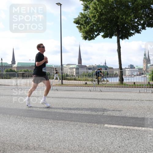 29.06.2025 - hella hamburg halbmarathon Lena Gebhardt http://msf.ph/oto/8443503 29.06.2025 09:53:09 Lombardsbrücke 1012, 1070, 1163, 1176, 1391, 1466, 1558, 1613, 1735, 1750, 1759, 1782, 2048, 2189, 2213, 2233, 2234, 2590, 2788, 2970, 3021, 3098, 3109, 3124, 3304, 3907, 3917, 3928, 4080, 4091, 4277, 4497, 4553, 4691, 4933, 4981, 4997, 5022, 5132, 5476, 5477, 5623, 5624, 5682, 6081, 6152, 6203, 6460, 6712, 6716, 7005, 7093, 7147, 7191, 7204, 7322, 7325, 7450, 7599, 7765, 7843, 8063, 8145, 8467, 8664, 9126 meine-sportfotos.de
