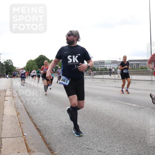 29.06.2025 - hella hamburg halbmarathon Lena Gebhardt http://msf.ph/oto/8443519 29.06.2025 10:29:42 Lombardsbrücke 12099, 1032, 661, 1063, 1097, 1230, 1661, 1694, 2302, 2699, 3179, 3311, 3524, 3613, 4349, 4373, 4395, 4580, 5063, 5350, 6285, 6725, 7449, 7517, 7832, 8388, 8812, 8941, 9095, 9714, 9937, 10322, 10641, 10808, 10996, 11249, 11269, 11376, 11444, 11634, 11792, 11803, 11989, 12086, 12216, 12227, 12305, 12537, 12958, 13031, 13382, 13810, 14644, 15266, 16306, 16659, 16662, 16676, 17496, 17529, 17945, 18298, 18299, 18385, 18414 meine-sportfotos.de