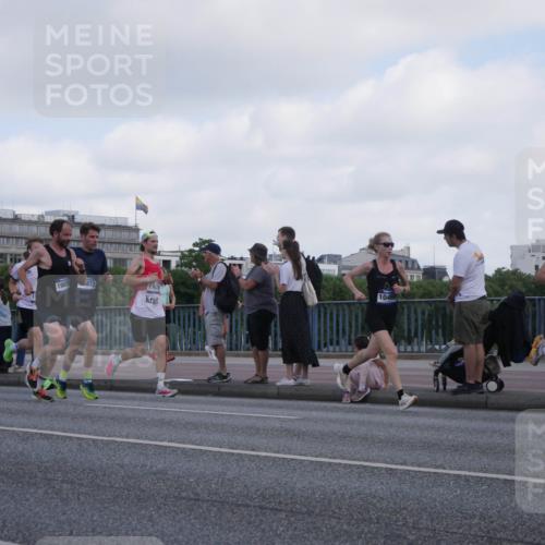 29.06.2025 - hella hamburg halbmarathon Luisa Fischer http://msf.ph/oto/8443524 29.06.2025 09:44:45 Kennedybrücke 1907, 872, 19041, 17614, 16615, 10468, 5612, 7331, 7855, 9269, 10468 meine-sportfotos.de