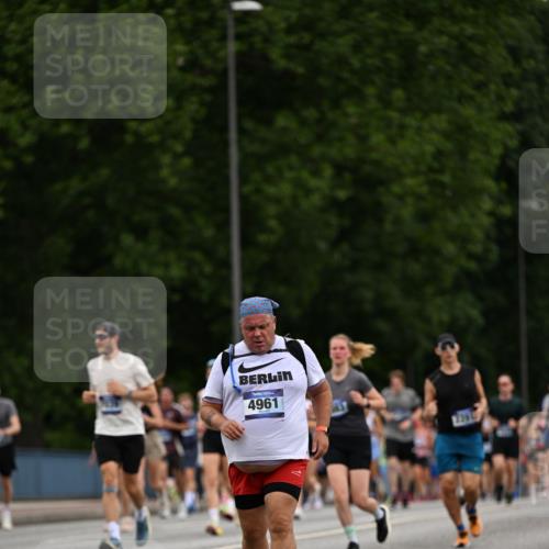 29.06.2025 - hella hamburg halbmarathon Dr. Thomas Lammeyer http://msf.ph/oto/8443525 29.06.2025 10:57:34 Kennedybrücke 2291, 4595, 6041, 6044, 7032, 7039, 7690, 7890, 8414, 9368, 10080, 10417, 10490, 10568, 10879, 10981, 11268 meine-sportfotos.de