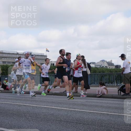 29.06.2025 - hella hamburg halbmarathon Luisa Fischer http://msf.ph/oto/8443540 29.06.2025 09:44:46 Kennedybrücke 9042, 7331, 9269, 19041, 1, 7614, 1905, 13872, 11078, 10468, 5612, 7331, 7855, 9269, 10468 meine-sportfotos.de