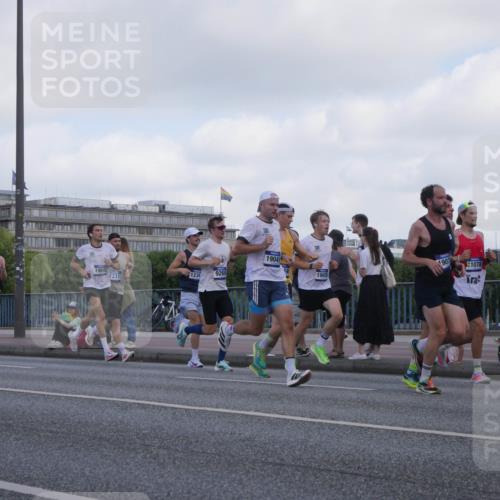 29.06.2025 - hella hamburg halbmarathon Luisa Fischer http://msf.ph/oto/8443557 29.06.2025 09:44:46 Kennedybrücke 14753, 5612, 19042, 7331, 123, 9269, 19041, 19050, 1907, 1078, 5612, 7331, 7855, 9269, 10468 meine-sportfotos.de