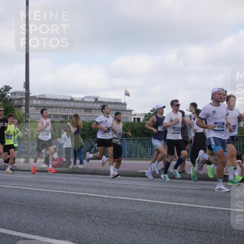 29.06.2025 - hella hamburg halbmarathon Luisa Fischer http://msf.ph/oto/8443569 29.06.2025 09:44:47 Kennedybrücke 7855, 1, 753, 612, 7331, 1483, 12360, 19041, 9269, 5612, 7331, 7855, 9269, 10468 meine-sportfotos.de