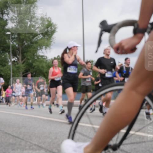 29.06.2025 - hella hamburg halbmarathon Luisa Fischer http://msf.ph/oto/8443575 29.06.2025 10:25:28 Kennedybrücke 1419, 1598, 2172, 3108, 3458, 3735, 3768, 3910, 3946, 4113, 4114, 4556, 4829, 5079, 6030, 6303, 6805, 6849, 6977, 7097, 7162, 7794, 9204, 9516, 9807, 10241, 10663, 10710 meine-sportfotos.de