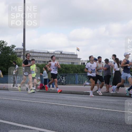 29.06.2025 - hella hamburg halbmarathon Luisa Fischer http://msf.ph/oto/8443584 29.06.2025 09:44:47 Kennedybrücke 7855, 14836, 753, 19042, 7331, 9269, 5612, 7331, 7855, 9269, 10468 meine-sportfotos.de