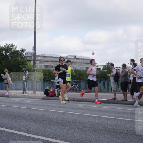 29.06.2025 - hella hamburg halbmarathon Luisa Fischer http://msf.ph/oto/8443594 29.06.2025 09:44:48 Kennedybrücke 14753, 19042, 7855, 331, 5612, 7331, 7855, 9269, 10468 meine-sportfotos.de