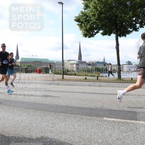 29.06.2025 - hella hamburg halbmarathon Lena Gebhardt http://msf.ph/oto/8443602 29.06.2025 09:53:10 Lombardsbrücke 081, 16997, 1012, 1070, 1163, 1176, 1391, 1466, 1558, 1613, 1735, 1750, 1759, 1782, 2048, 2189, 2213, 2233, 2234, 2590, 2623, 2788, 2970, 3021, 3098, 3109, 3124, 3304, 3907, 3917, 3928, 4080, 4091, 4277, 4497, 4553, 4691, 4933, 4981, 4997, 5022, 5132, 5476, 5477, 5623, 5624, 5682, 5692, 6081, 6152, 6203, 6375, 6460, 6712, 6716, 7005, 7093, 7147, 7191, 7204, 7322, 7325, 7450, 7599, 7765, 7843, 8063, 8145, 8467, 8664, 9126 meine-sportfotos.de