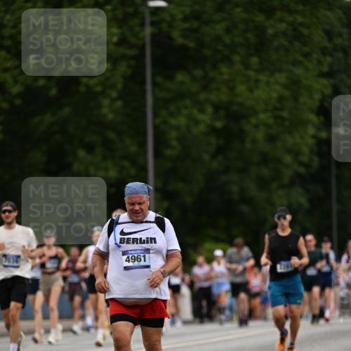 29.06.2025 - hella hamburg halbmarathon Dr. Thomas Lammeyer http://msf.ph/oto/8443619 29.06.2025 10:57:35 Kennedybrücke 1753, 2291, 4595, 6041, 6044, 7039, 7690, 7890, 8414, 8515, 9368, 10080, 10490, 10568, 10879, 10981, 11268 meine-sportfotos.de