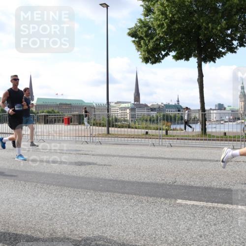 29.06.2025 - hella hamburg halbmarathon Lena Gebhardt http://msf.ph/oto/8443634 29.06.2025 09:53:10 Lombardsbrücke 6081, 16997, 1012, 1070, 1163, 1176, 1391, 1466, 1558, 1613, 1735, 1750, 1759, 1782, 2048, 2189, 2213, 2233, 2234, 2590, 2623, 2788, 2970, 3021, 3098, 3109, 3124, 3304, 3907, 3917, 3928, 4080, 4091, 4277, 4497, 4553, 4691, 4933, 4981, 4997, 5022, 5132, 5476, 5477, 5623, 5624, 5682, 5692, 6081, 6152, 6203, 6375, 6460, 6712, 6716, 7005, 7093, 7147, 7191, 7204, 7322, 7325, 7450, 7599, 7765, 7843, 8063, 8145, 8467, 8664, 9126 meine-sportfotos.de