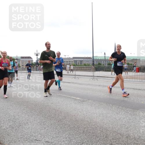 29.06.2025 - hella hamburg halbmarathon Lena Gebhardt http://msf.ph/oto/8443642 29.06.2025 10:29:43 Lombardsbrücke 1063, 10322, 12, 12216, 12086, 1063, 1097, 1230, 1661, 1694, 2302, 2699, 3179, 3311, 3524, 3613, 4349, 4373, 4395, 4580, 5063, 5322, 5350, 6285, 6725, 7517, 7832, 8388, 8812, 8941, 9095, 9714, 9937, 10162, 10322, 10641, 10808, 10996, 11249, 11269, 11376, 11444, 11634, 11792, 11803, 11989, 12086, 12216, 12227, 12305, 12537, 12958, 13031, 13382, 13810, 14644, 15266, 16306, 16659, 16662, 16676, 17496, 17529, 17945, 18298, 18299, 18385, 18414 meine-sportfotos.de