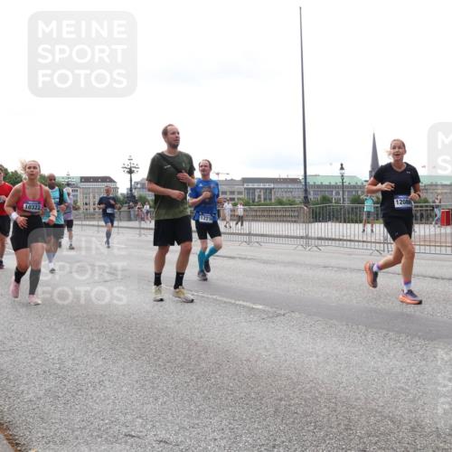 29.06.2025 - hella hamburg halbmarathon Lena Gebhardt http://msf.ph/oto/8443660 29.06.2025 10:29:43 Lombardsbrücke 163, 10322, 12216, 12086, 1063, 1097, 1230, 1661, 1694, 2302, 2699, 3179, 3311, 3524, 3613, 4349, 4373, 4395, 4580, 5063, 5322, 5350, 6285, 6725, 7517, 7832, 8388, 8812, 8941, 9095, 9714, 9937, 10162, 10322, 10641, 10808, 10996, 11249, 11269, 11376, 11444, 11634, 11792, 11803, 11989, 12086, 12216, 12227, 12305, 12537, 12958, 13031, 13382, 13810, 14644, 15266, 16306, 16659, 16662, 16676, 17496, 17529, 17945, 18298, 18299, 18385, 18414 meine-sportfotos.de