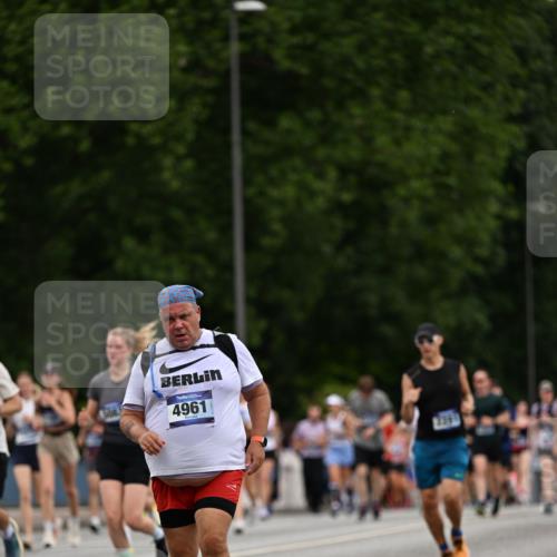 29.06.2025 - hella hamburg halbmarathon Dr. Thomas Lammeyer http://msf.ph/oto/8443667 29.06.2025 10:57:35 Kennedybrücke 1753, 2291, 4595, 6041, 6044, 7039, 7690, 7890, 8414, 8515, 9368, 10080, 10490, 10568, 10879, 10981, 11268 meine-sportfotos.de