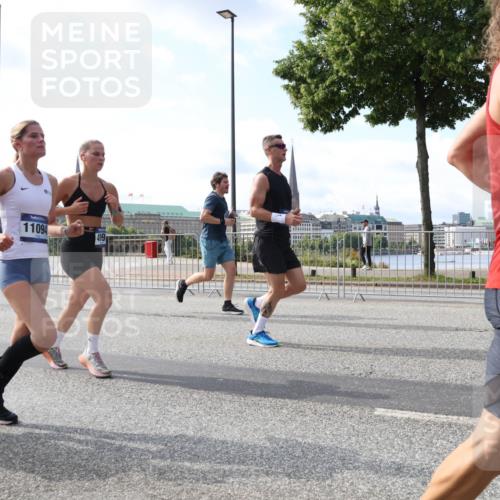 29.06.2025 - hella hamburg halbmarathon Lena Gebhardt http://msf.ph/oto/8443710 29.06.2025 09:53:11 Lombardsbrücke 11094, 499, 1012, 1070, 1163, 1176, 1391, 1466, 1558, 1613, 1735, 1750, 1759, 1782, 2048, 2189, 2213, 2233, 2234, 2365, 2402, 2590, 2623, 2788, 2970, 3021, 3098, 3109, 3124, 3304, 3907, 3917, 3928, 4080, 4091, 4277, 4497, 4553, 4691, 4933, 4981, 4997, 5022, 5132, 5476, 5477, 5623, 5624, 5682, 5692, 6081, 6152, 6203, 6375, 6460, 6712, 6716, 7005, 7093, 7147, 7191, 7204, 7322, 7325, 7450, 7599, 7765, 7843, 8063, 8145, 8467, 8664, 9126 meine-sportfotos.de