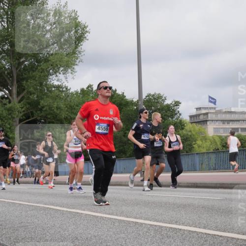 29.06.2025 - hella hamburg halbmarathon Luisa Fischer http://msf.ph/oto/8443717 29.06.2025 10:25:41 Kennedybrücke 13472, 16143, 8855, 4559, 16762, 3995, 6820, 2351, 3910, 3995, 4131, 4366, 4559, 4970, 6049, 6307, 6820, 6826, 6899, 7925, 8511, 8855, 8931, 10065, 10210, 10739 meine-sportfotos.de