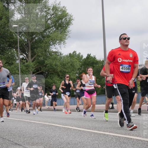29.06.2025 - hella hamburg halbmarathon Luisa Fischer http://msf.ph/oto/8443731 29.06.2025 10:25:42 Kennedybrücke 10739, 13472, 10210, 46143, 4131, 151, 8855, 4559, 39, 682, 2351, 3995, 4131, 4366, 4559, 4970, 6049, 6307, 6820, 6826, 6899, 7925, 8511, 8855, 8931, 10065, 10210, 10739 meine-sportfotos.de