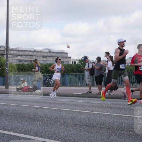 29.06.2025 - hella hamburg halbmarathon Luisa Fischer http://msf.ph/oto/8443736 29.06.2025 09:44:56 Kennedybrücke 19076, 18740, 13345 meine-sportfotos.de