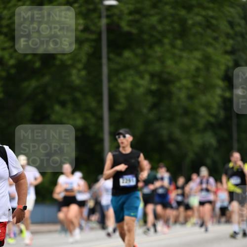 29.06.2025 - hella hamburg halbmarathon Dr. Thomas Lammeyer http://msf.ph/oto/8443793 29.06.2025 10:57:38 Kennedybrücke 1753, 2291, 4595, 6041, 6044, 7039, 7611, 7890, 8414, 8515, 9103, 9368, 9545, 10490, 10879, 10981, 11268 meine-sportfotos.de