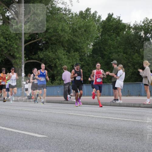 29.06.2025 - hella hamburg halbmarathon Luisa Fischer http://msf.ph/oto/8443803 29.06.2025 09:45:05 Kennedybrücke 5301, 9385, 4338, 12341, 12529, 12992, 4338, 9097, 9385 meine-sportfotos.de