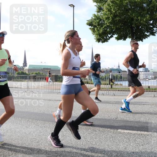 29.06.2025 - hella hamburg halbmarathon Lena Gebhardt http://msf.ph/oto/8443807 29.06.2025 09:53:11 Lombardsbrücke 12685, 1012, 1070, 1163, 1176, 1391, 1466, 1558, 1613, 1735, 1750, 1759, 1782, 2048, 2189, 2213, 2233, 2234, 2365, 2402, 2590, 2623, 2788, 2970, 3021, 3098, 3109, 3124, 3304, 3907, 3917, 3928, 4080, 4091, 4277, 4497, 4553, 4691, 4933, 4981, 4997, 5022, 5132, 5476, 5477, 5623, 5624, 5682, 5692, 6081, 6152, 6203, 6375, 6460, 6712, 6716, 7005, 7093, 7147, 7191, 7204, 7322, 7325, 7450, 7599, 7765, 7843, 8063, 8145, 8467, 8664, 9126 meine-sportfotos.de
