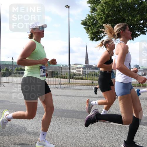 29.06.2025 - hella hamburg halbmarathon Lena Gebhardt http://msf.ph/oto/8443829 29.06.2025 09:53:12 Lombardsbrücke 126, 1012, 1070, 1163, 1176, 1391, 1466, 1558, 1613, 1735, 1750, 1759, 1782, 2048, 2213, 2233, 2234, 2365, 2402, 2590, 2623, 2788, 2970, 3021, 3098, 3109, 3124, 3146, 3304, 3907, 3917, 3928, 4080, 4091, 4277, 4310, 4497, 4553, 4691, 4933, 4981, 4997, 5022, 5132, 5476, 5623, 5624, 5682, 5692, 6081, 6152, 6203, 6375, 6460, 6712, 6716, 7005, 7093, 7147, 7191, 7204, 7322, 7325, 7450, 7599, 7765, 7843, 8063, 8145, 8467, 8664, 9126 meine-sportfotos.de
