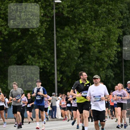 29.06.2025 - hella hamburg halbmarathon Dr. Thomas Lammeyer http://msf.ph/oto/8443849 29.06.2025 10:57:42 Kennedybrücke 1753, 2291, 4595, 5562, 6041, 6044, 6913, 7039, 7611, 7890, 8212, 8414, 8515, 9103, 9368, 9545, 9685, 10490, 10981, 11268 meine-sportfotos.de