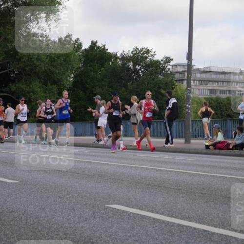 29.06.2025 - hella hamburg halbmarathon Luisa Fischer http://msf.ph/oto/8443851 29.06.2025 09:45:06 Kennedybrücke 4338, 5301, 9385, 1234, 12529, 12992, 4338, 9097, 9385 meine-sportfotos.de