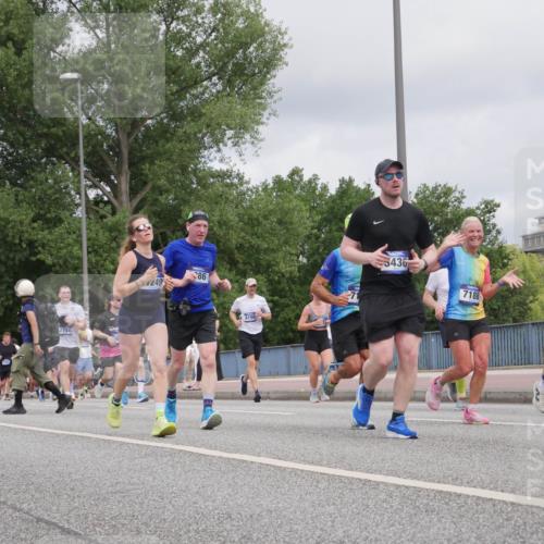 29.06.2025 - hella hamburg halbmarathon Luisa Fischer http://msf.ph/oto/8443864 29.06.2025 10:25:53 Kennedybrücke 2744, 249, 86, 4190, 71, 5436, 7188, 160, 2479, 2744, 2886, 3430, 3600, 4190, 4266, 6049, 6826, 6881, 7188, 7190, 7276, 7925, 9392, 10210, 10573 meine-sportfotos.de