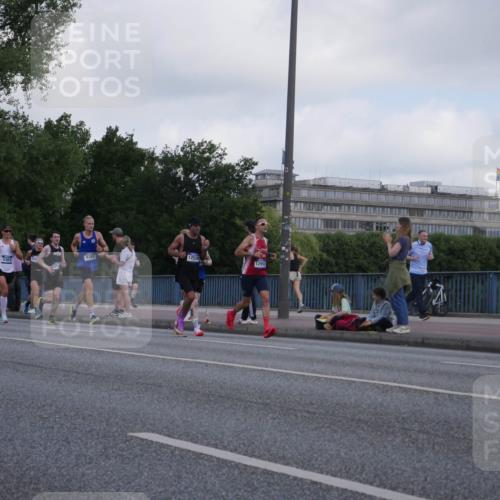 29.06.2025 - hella hamburg halbmarathon Luisa Fischer http://msf.ph/oto/8443869 29.06.2025 09:45:07 Kennedybrücke 5301, 9385, 12529, 12992, 4338, 9097, 9385 meine-sportfotos.de