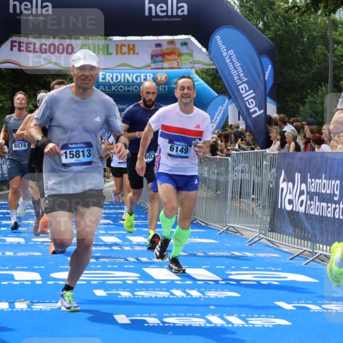 29.06.2025 - hella hamburg halbmarathon Strokosch-Dieckow http://msf.ph/oto/8443875 29.06.2025 10:39:53 Ziel 1603, 1975, 2525, 2563, 2573, 3626, 4766, 5375, 6149, 7981, 8467, 8574, 11714, 15421, 15813 meine-sportfotos.de