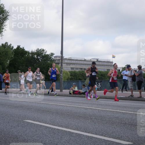 29.06.2025 - hella hamburg halbmarathon Luisa Fischer http://msf.ph/oto/8443911 29.06.2025 09:45:08 Kennedybrücke 4338, 5301, 1, 10, 12341, 9385, 12529, 4338, 9097, 9385 meine-sportfotos.de
