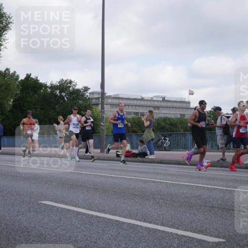 29.06.2025 - hella hamburg halbmarathon Luisa Fischer http://msf.ph/oto/8443925 29.06.2025 09:45:08 Kennedybrücke 4338, 5301, 9385, 12341, 12992, 4338, 9097, 9385 meine-sportfotos.de